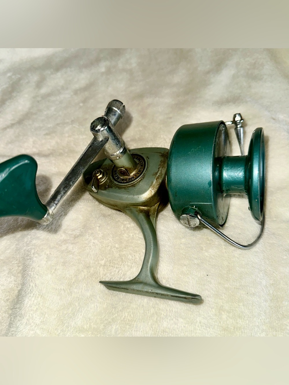 Vintage Heddon Spinning Fishing Reel Green Gold All Metal Gear 1960s 242 Spins